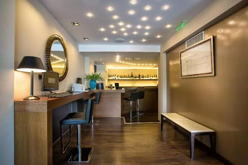 Отель The Athens Gate