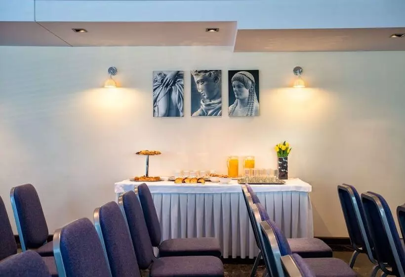 Отель The Athens Gate