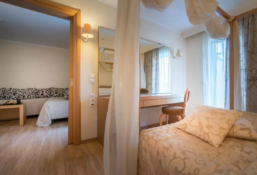 Отель Galaxy Beach Resort Bw Premier Collection