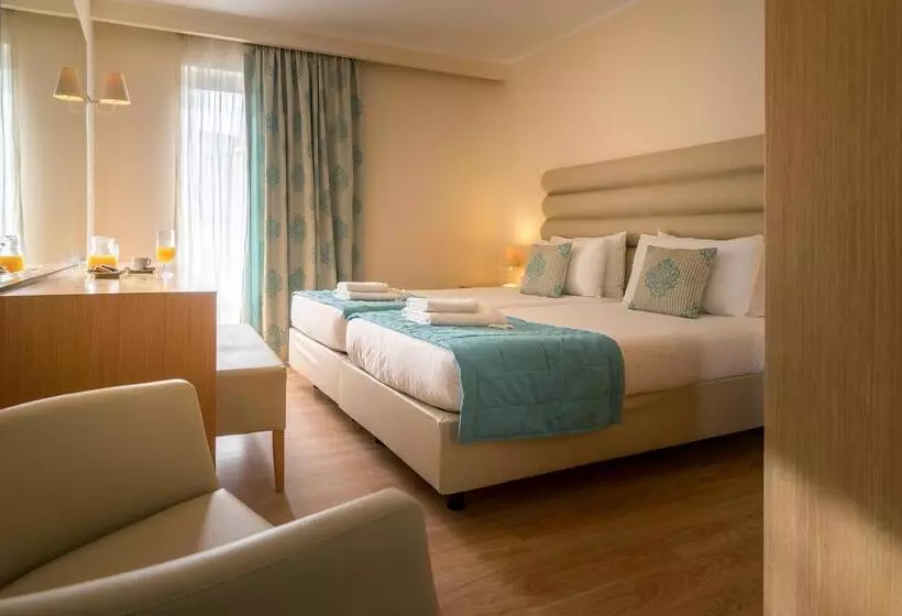 Отель Galaxy Beach Resort Bw Premier Collection