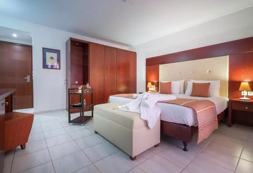 Отель Galaxy Beach Resort Bw Premier Collection