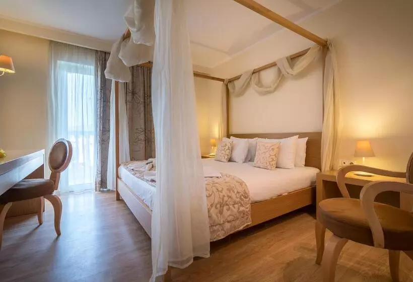 Отель Galaxy Beach Resort Bw Premier Collection