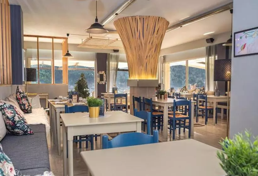 בית מלון כפרי King Alexander