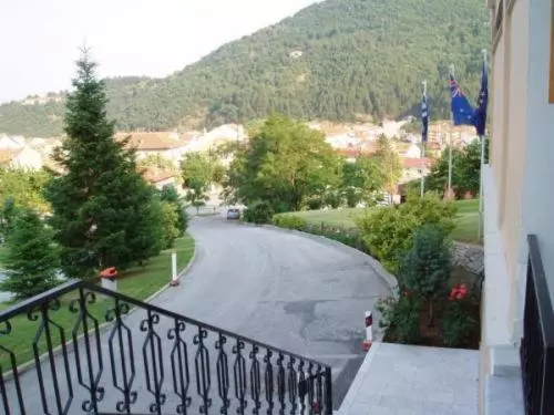 בית מלון כפרי King Alexander