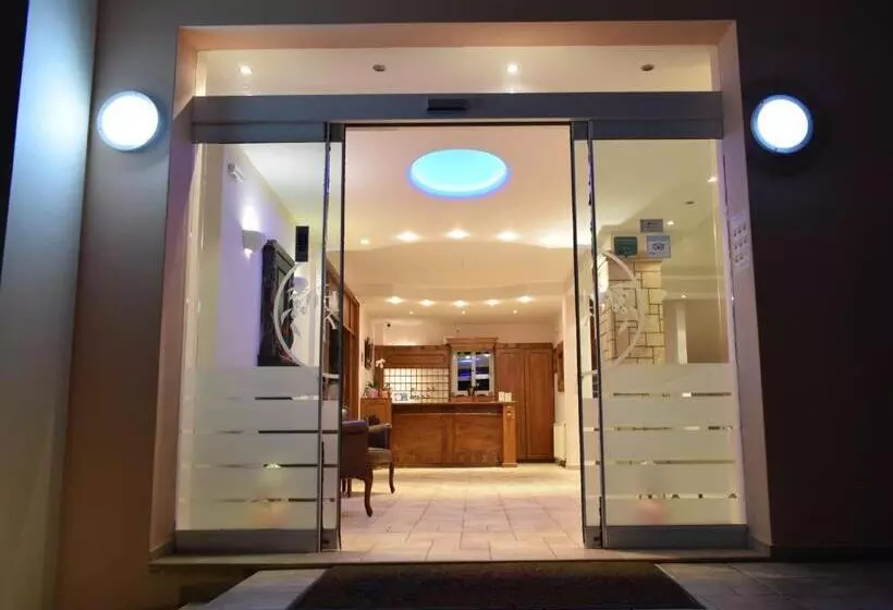 Отель Klonos Kyriakos Klonos