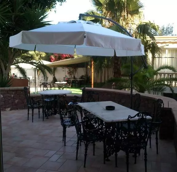 Отель Klonos Kyriakos Klonos