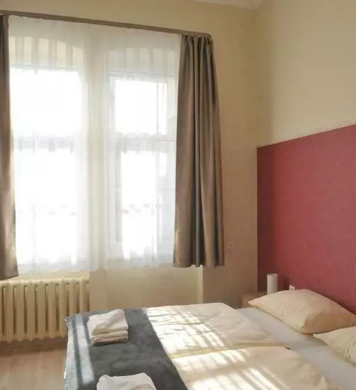 ホテル Piros Arany Panzió Kalocsa