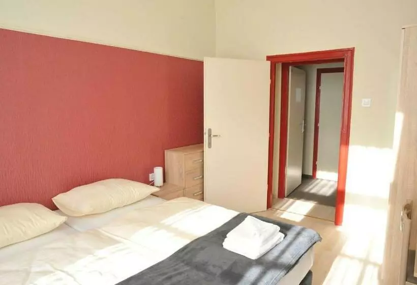 ホテル Piros Arany Panzió Kalocsa