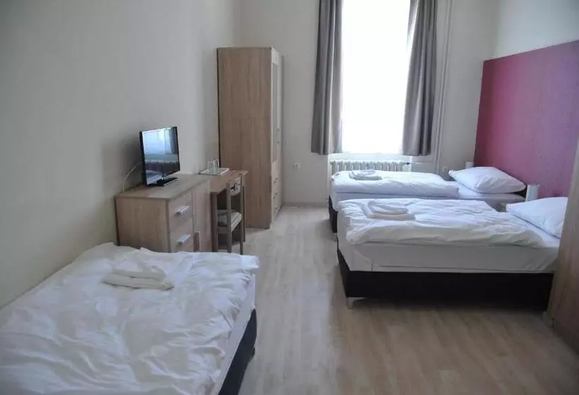 ホテル Piros Arany Panzió Kalocsa