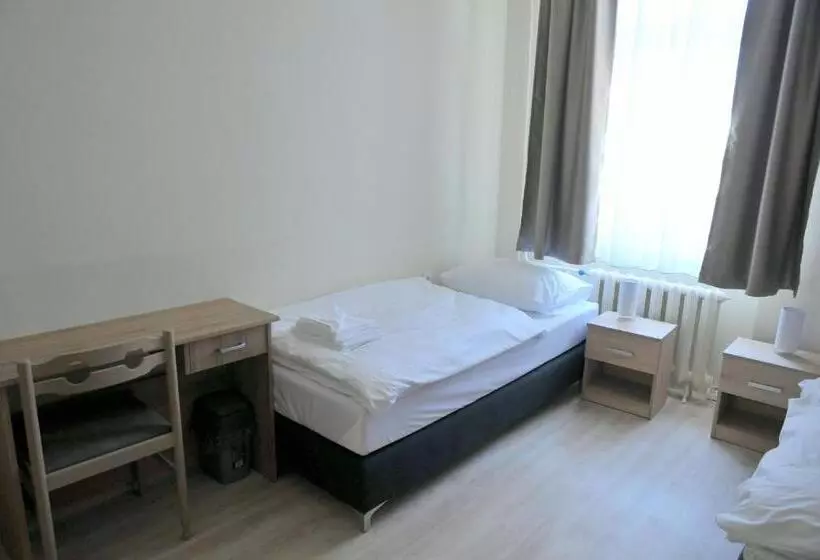 ホテル Piros Arany Panzió Kalocsa