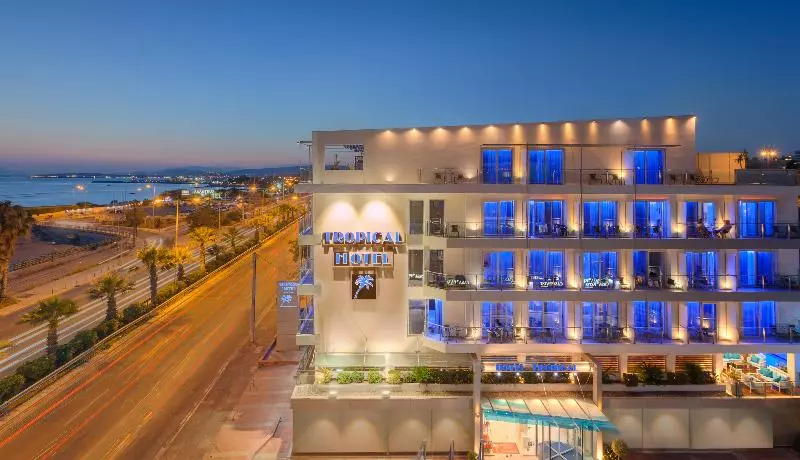 בית מלון כפרי Tropical