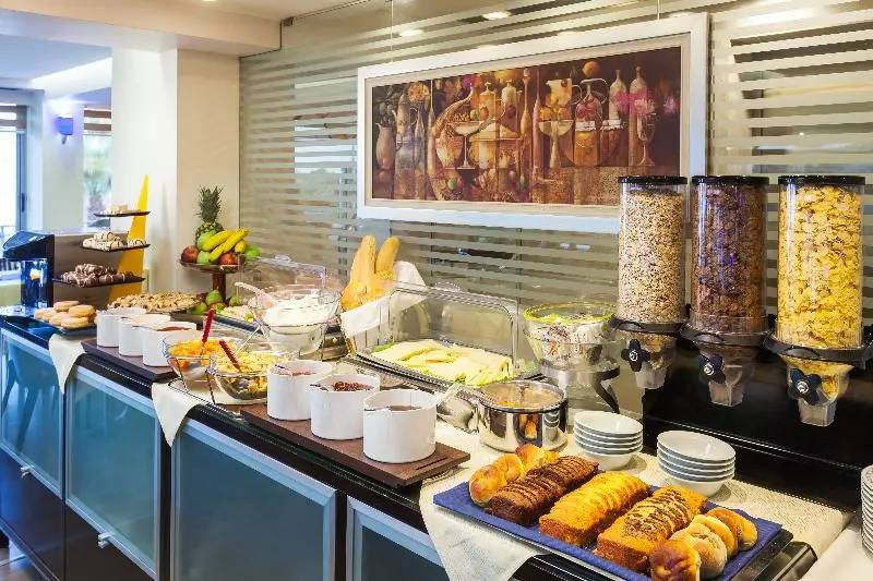 בית מלון כפרי Tropical