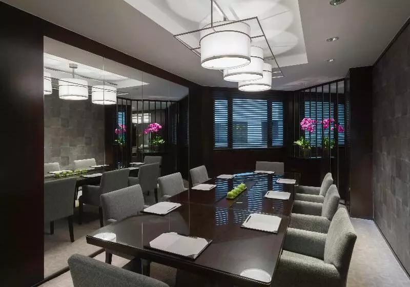 Gateway Hotel, Marco Polo