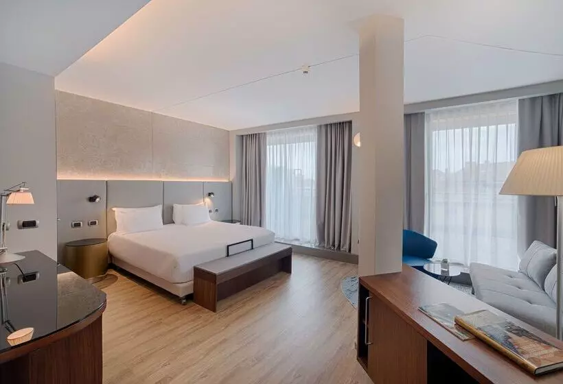 هتل NH Bologna De La Gare