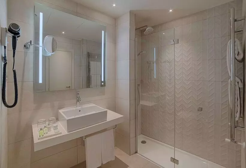 هتل NH Bologna De La Gare