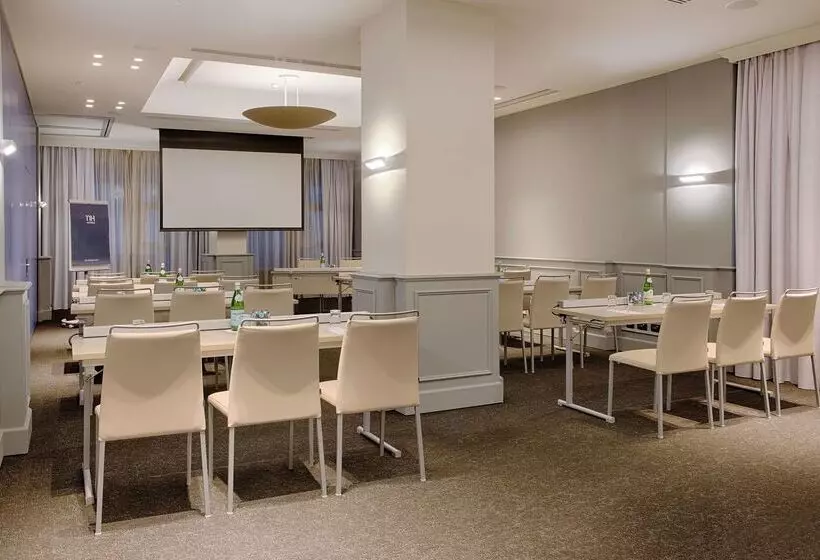 هتل NH Bologna De La Gare