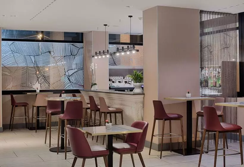 هتل NH Bologna De La Gare