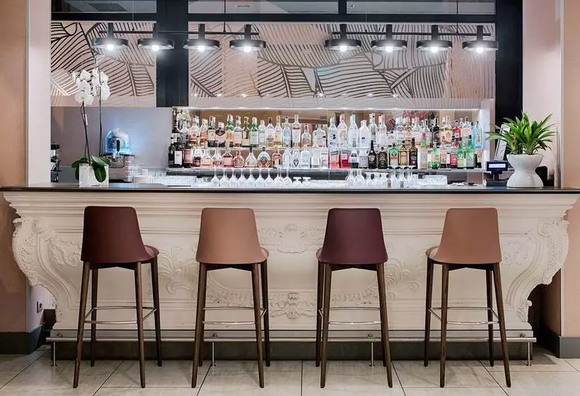 هتل NH Bologna De La Gare