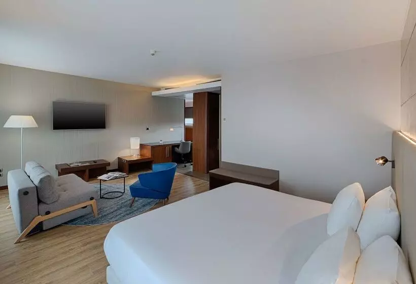 هتل NH Bologna De La Gare