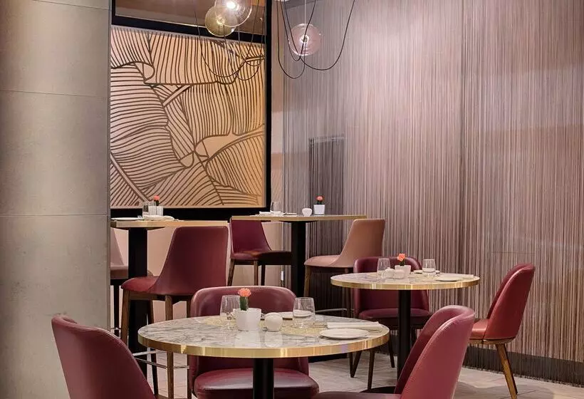 هتل NH Bologna De La Gare