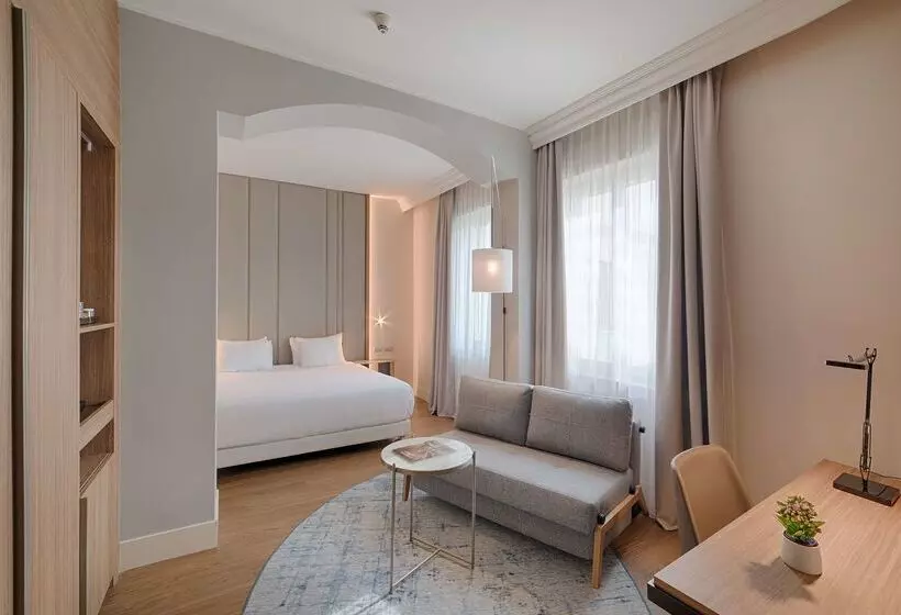 هتل NH Bologna De La Gare