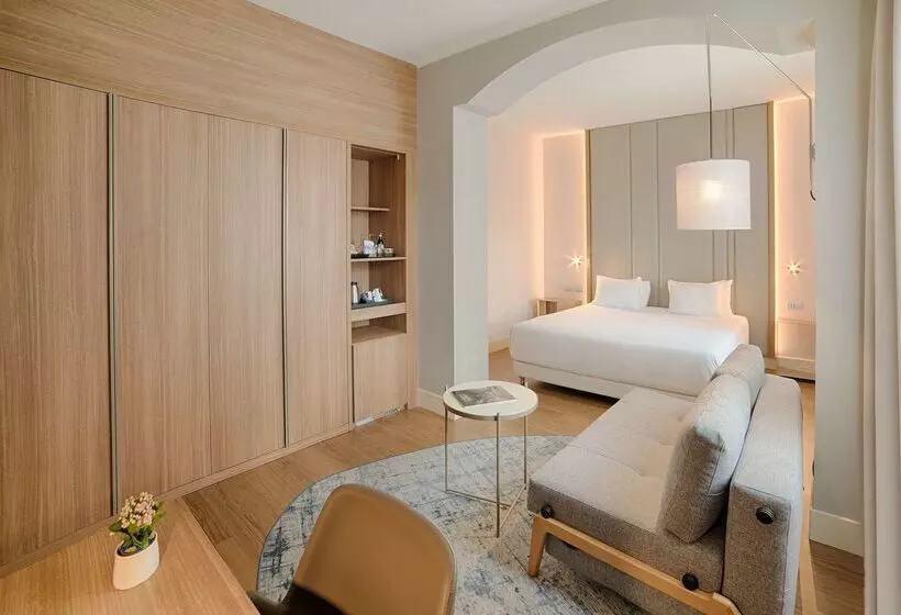 هتل NH Bologna De La Gare