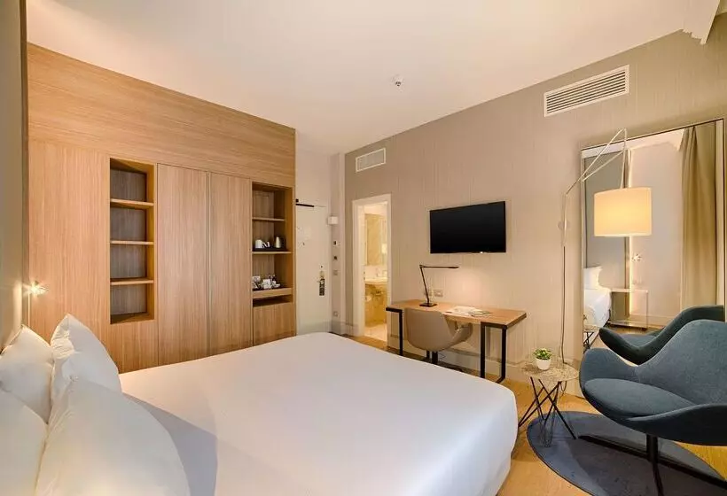 هتل NH Bologna De La Gare