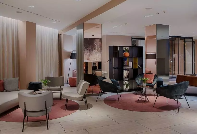 هتل NH Bologna De La Gare