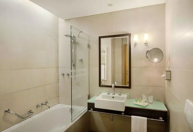 هتل NH Catania Centro