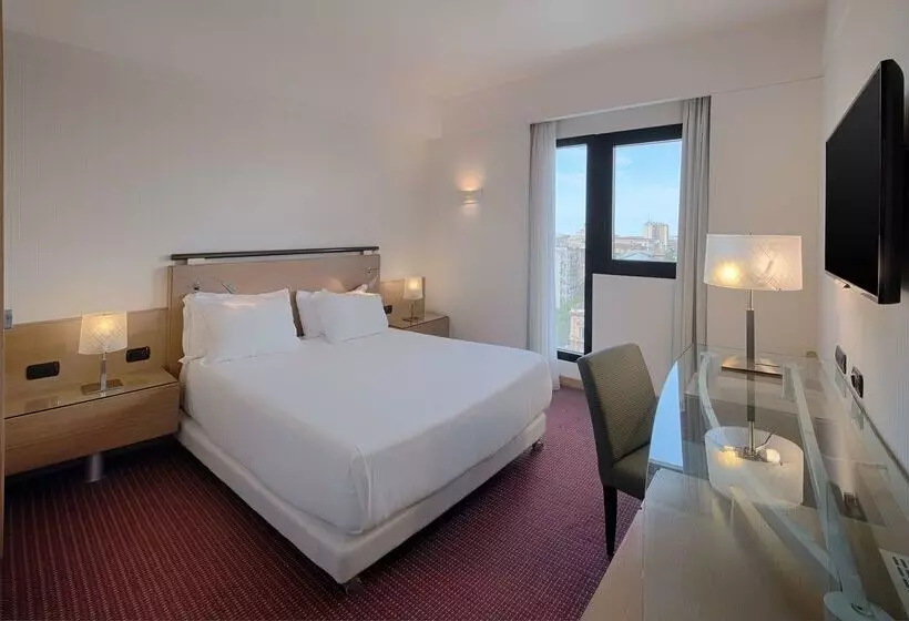 هتل NH Catania Centro