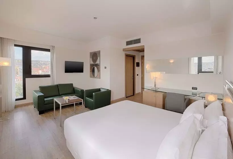 هتل NH Catania Centro