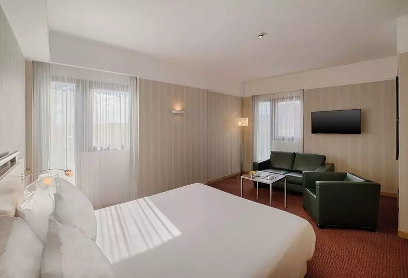 هتل NH Catania Centro