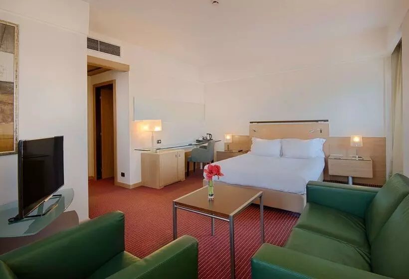 هتل NH Catania Centro