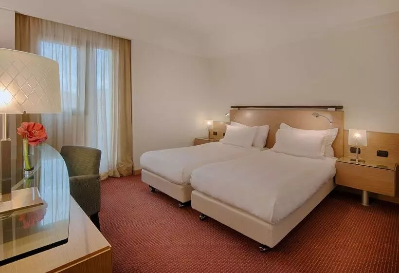 هتل NH Catania Centro