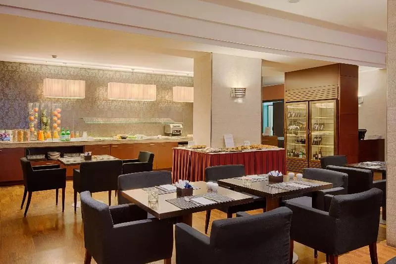 هتل NH Catania Centro