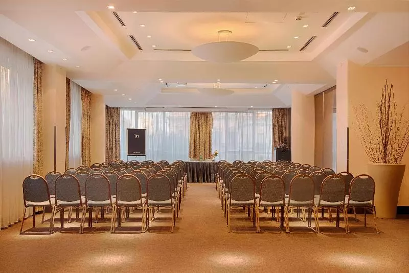 هتل NH Catania Centro