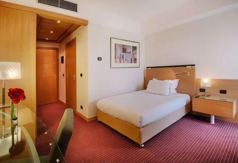 هتل NH Catania Centro