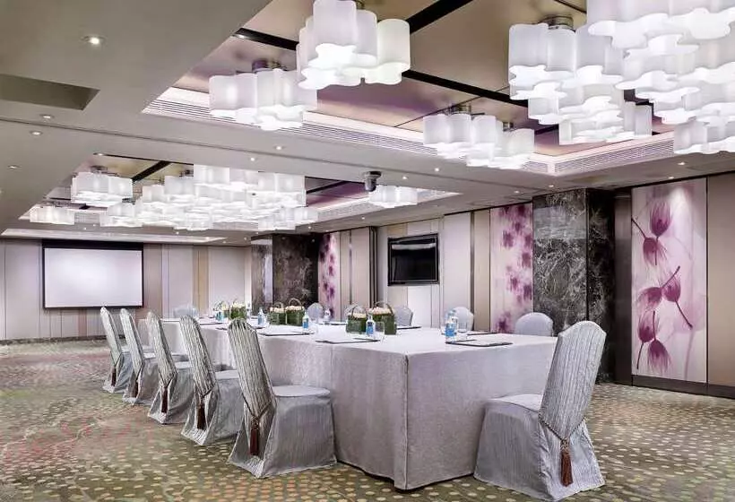 هتل The Royal Garden