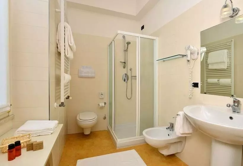 호텔 Monte Baldo E Villa Acquarone