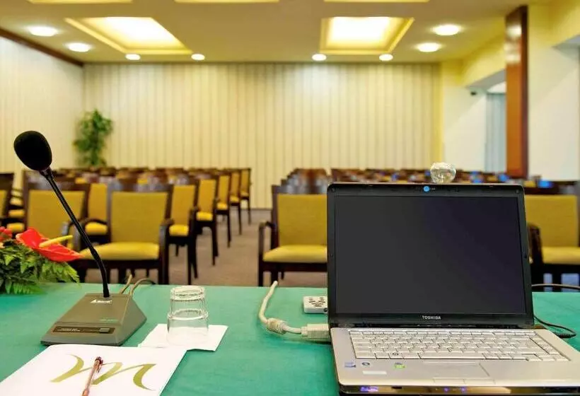 هتل Mercure Reggio Emilia Centro Astoria