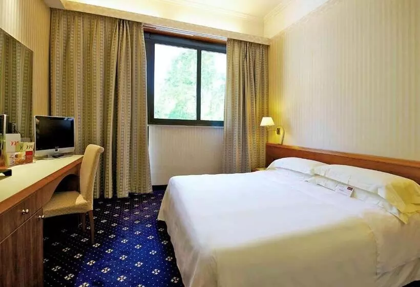 هتل Mercure Reggio Emilia Centro Astoria