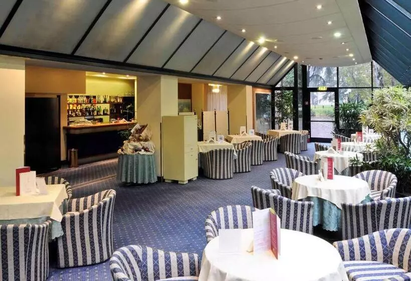 هتل Mercure Reggio Emilia Centro Astoria