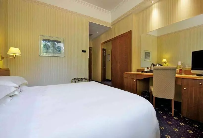 هتل Mercure Reggio Emilia Centro Astoria