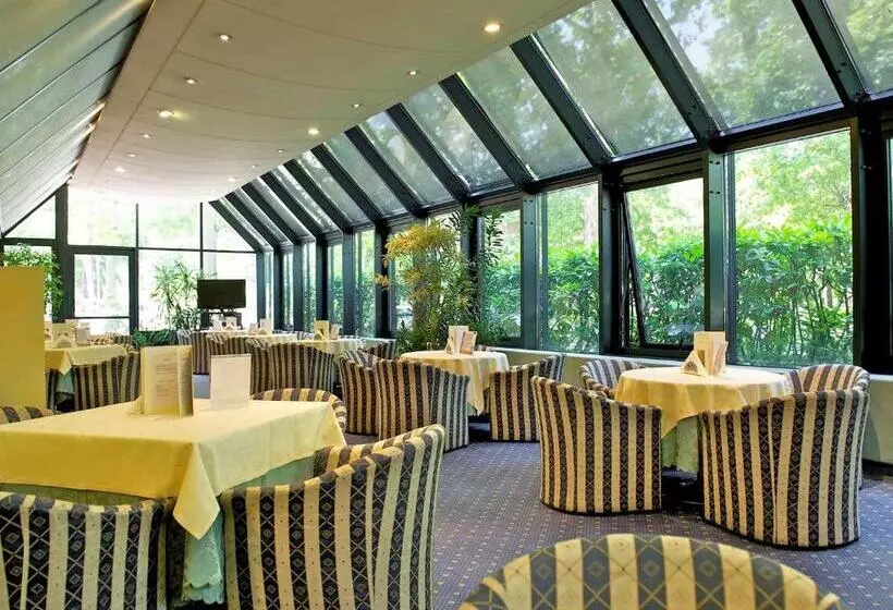 هتل Mercure Reggio Emilia Centro Astoria