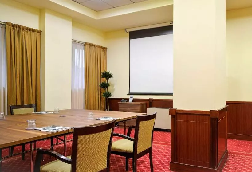 هتل Mercure Reggio Emilia Centro Astoria