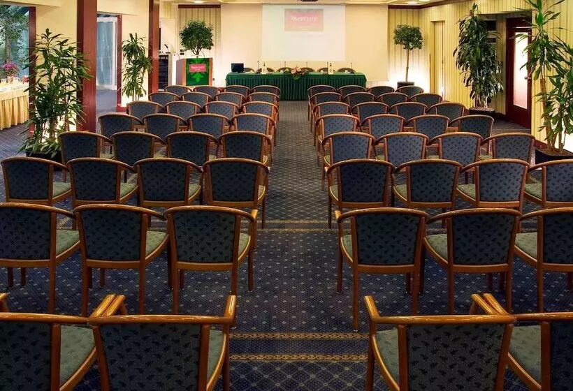 هتل Mercure Reggio Emilia Centro Astoria