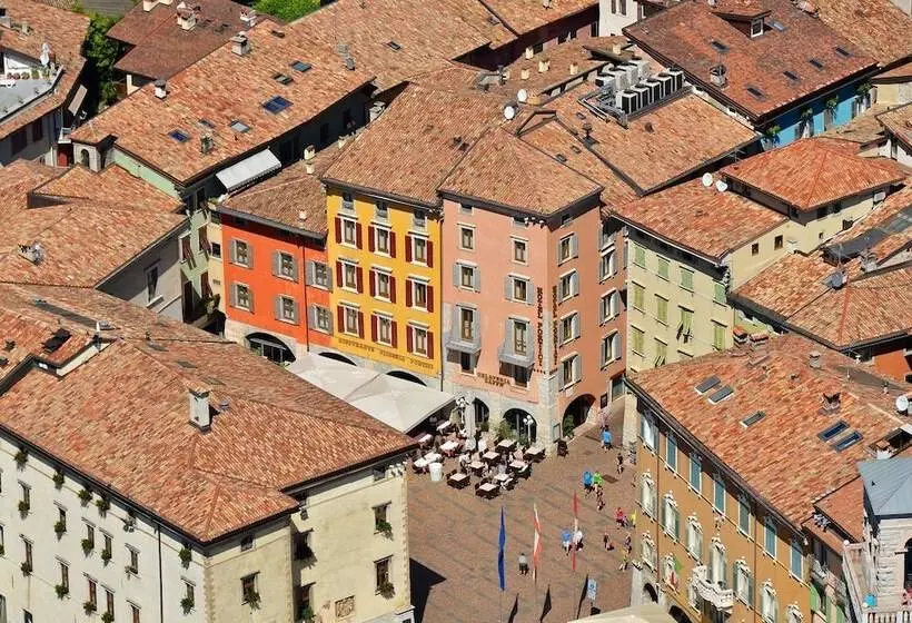 Отель Portici  Romantik & Wellness