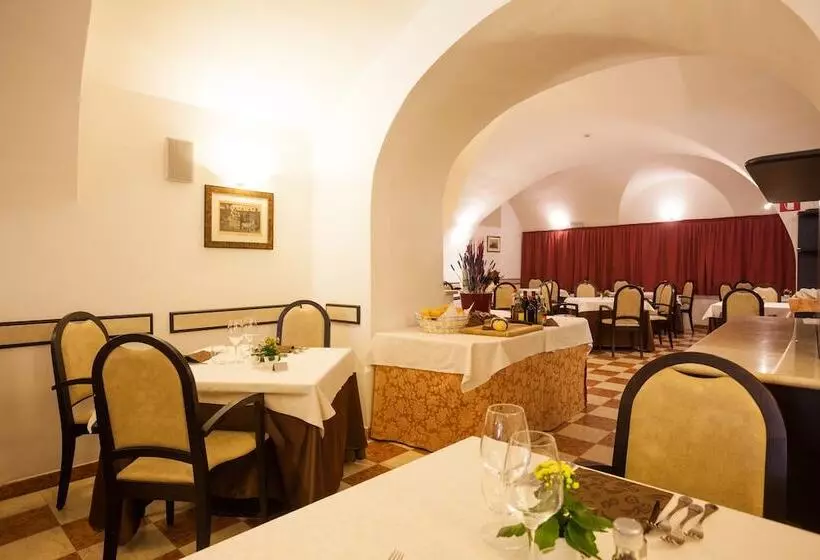 Отель Portici  Romantik & Wellness