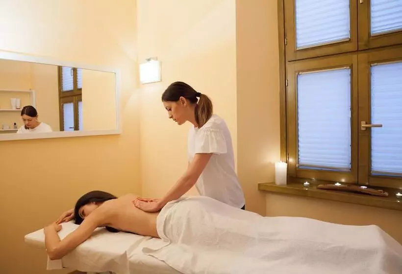 Отель Portici  Romantik & Wellness