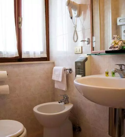 ホテル Ristorante Tre Stelle